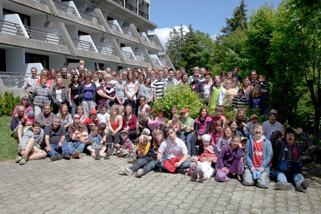 photo de groupe des familles présentes dimanche à Leysin