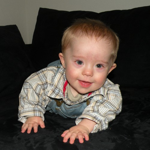 un tout jeune enfant craquant