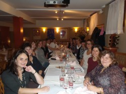 Des mamans de l'association se rencontrent pour un souper convivial