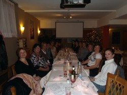 Des mamans de l'association se rencontrent pour un souper convivial