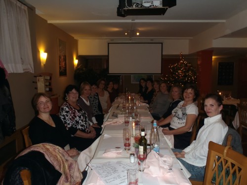 Des mamans de l'association se rencontrent pour un souper convivial